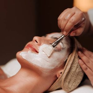 hydrating & nourishing facial
